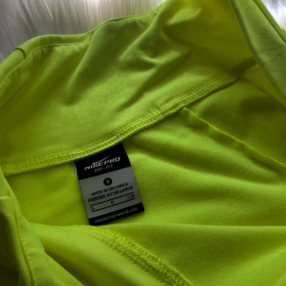 ❌SOLD❌ Nike Pro Warm Emboss Heights Vixen Zip Top - Picture 5 of 6